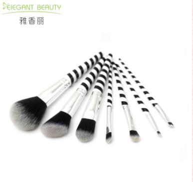化妝的時(shí)候需要哪些工具？