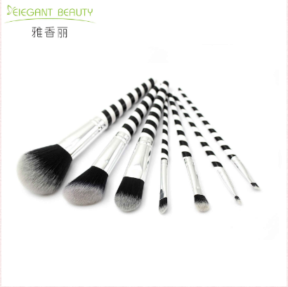 新買(mǎi)的化妝刷需要清洗么，該如何清洗呢？