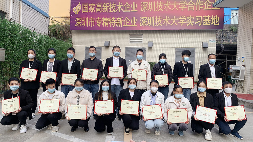 雅香麗化妝用品（深圳）有限公司預(yù)祝大家度過一個平安祥和、喜慶歡樂的元旦假期！