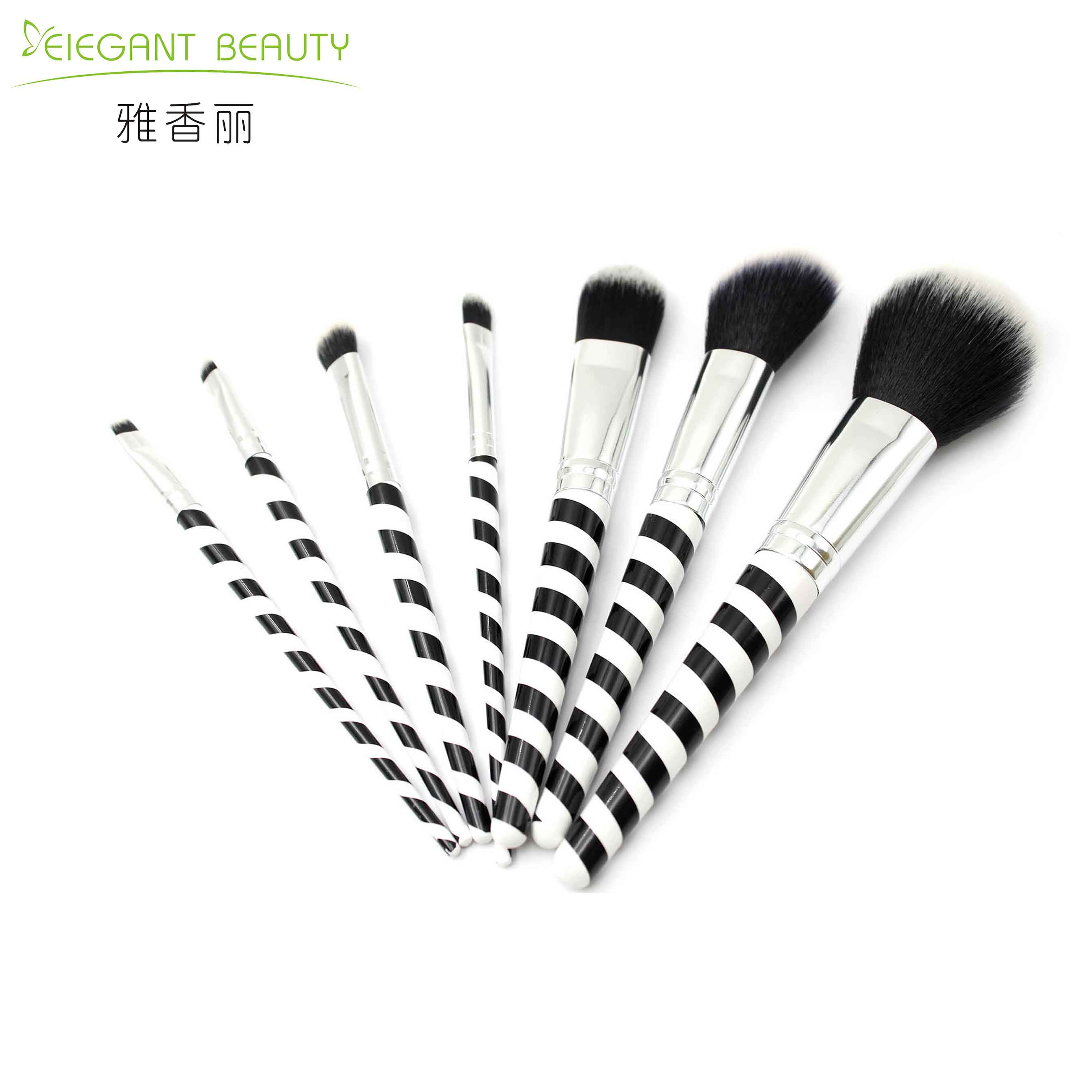 清理化妝刷上彩妝殘留的正確方法，你知道嗎？