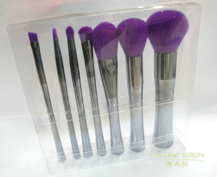 成套化妝刷中的每把刷子都有何特定用途？